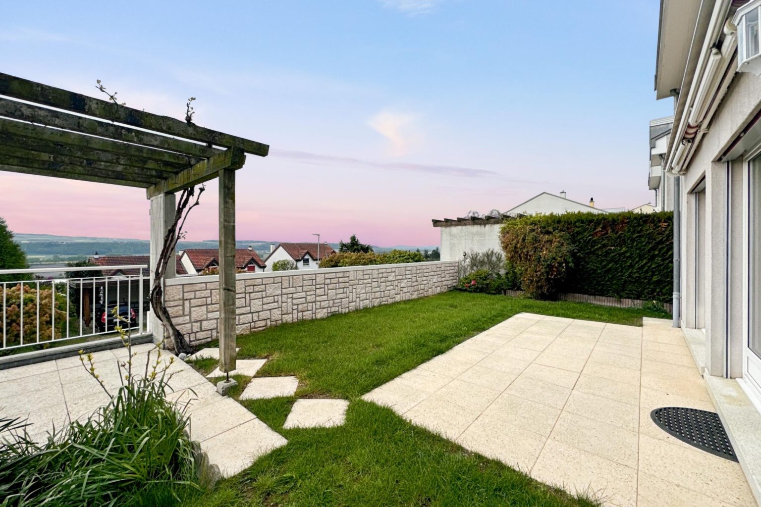 Belle maison jumelle de 5,5 pièces à Chamblon (Proche Yverdon)