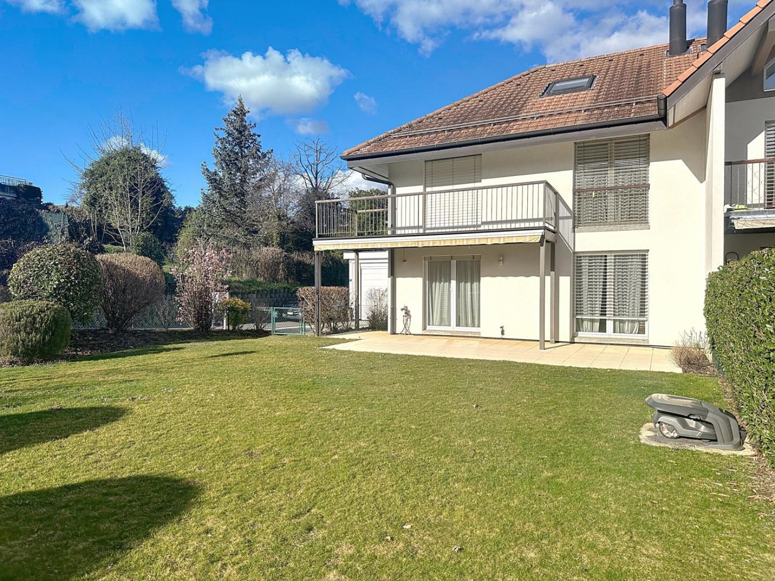Maison mitoyenne avec jardin