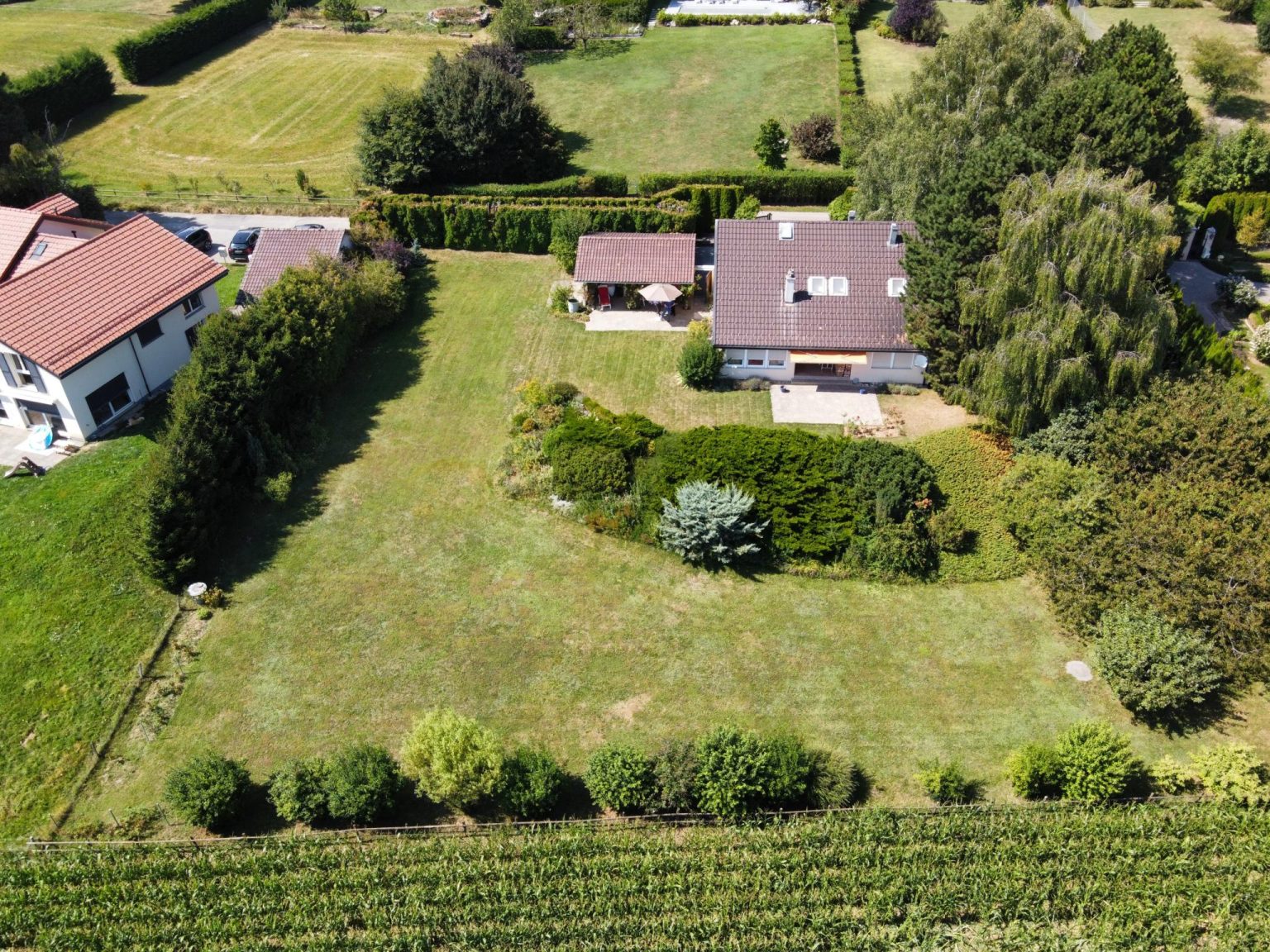 Maison individuelle avec beau terrain vue lac et Alpes