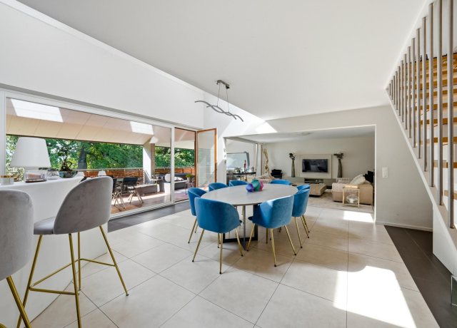Beau duplex en attique de 5,5 pièces à Bursinel - photo 2