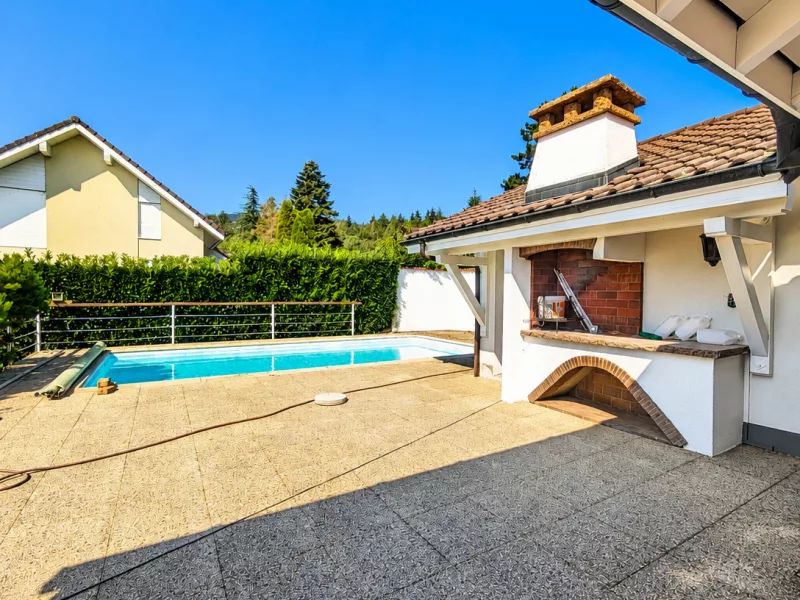 Superbe villa rénovée avec vue panoramique, piscine et vaste jardin