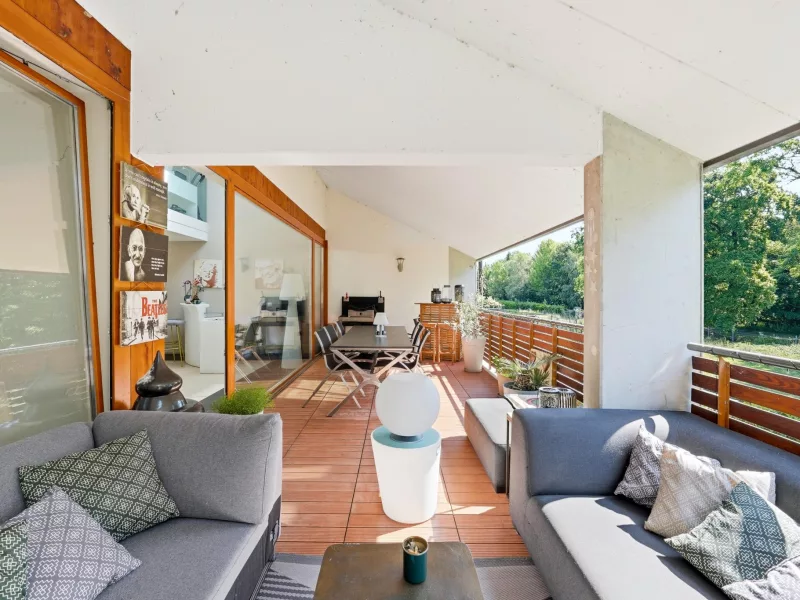 Beau duplex en attique de 5,5 pièces à Bursinel