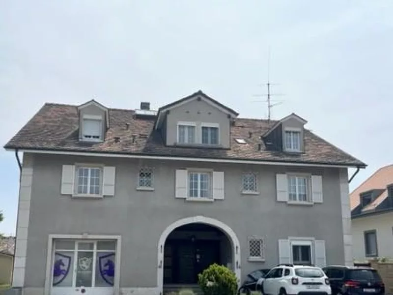 Bel appartement situé au 2ème étage d'un petit immeuble sur Eysins