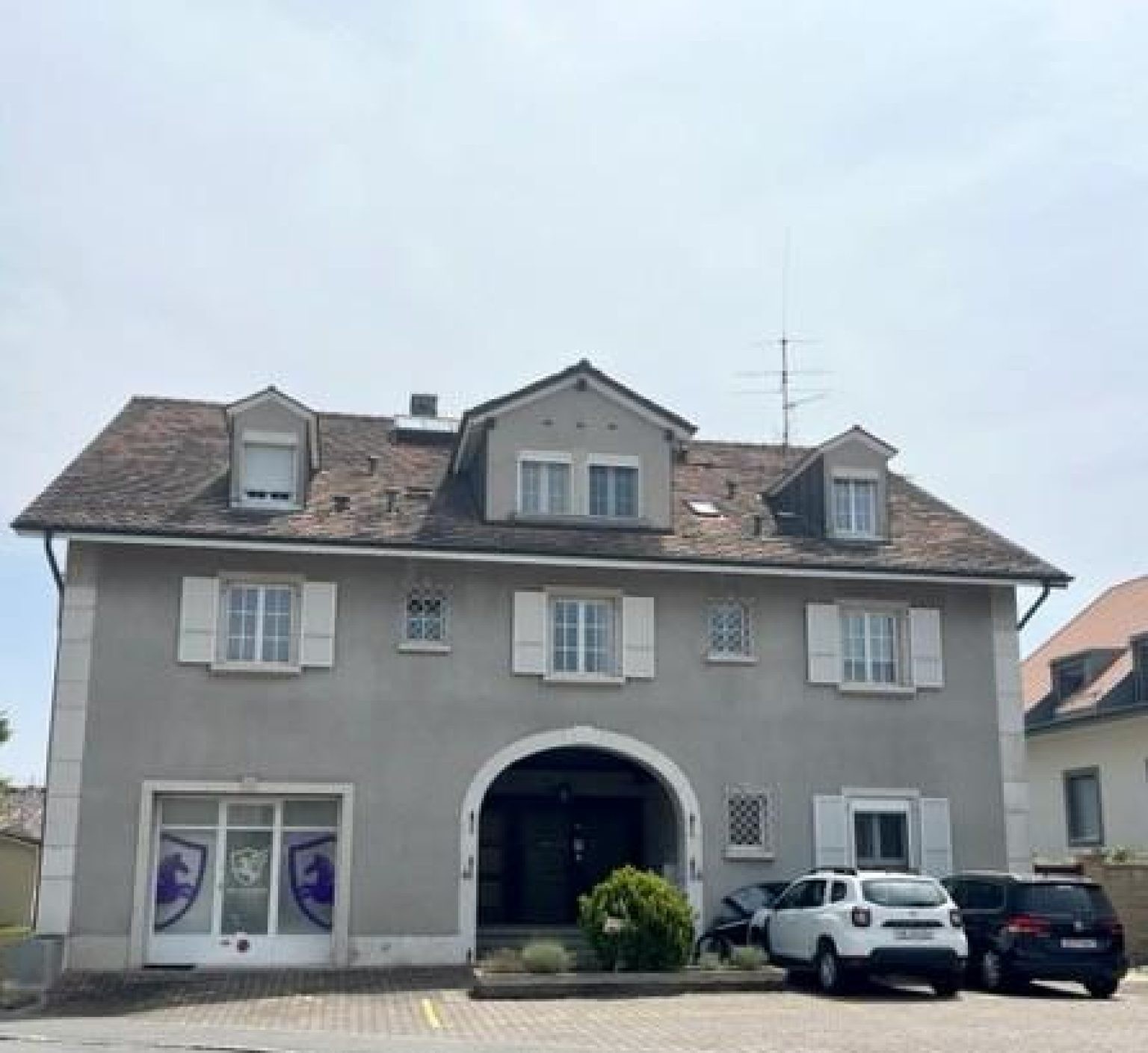 Bel appartement situÃ© au 2Ã¨me Ã©tage d'un petit immeuble sur Eysins