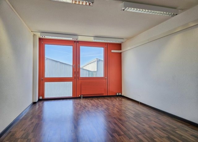 Local commercial modulable de 50m2 Ã  100m2 - photo 4